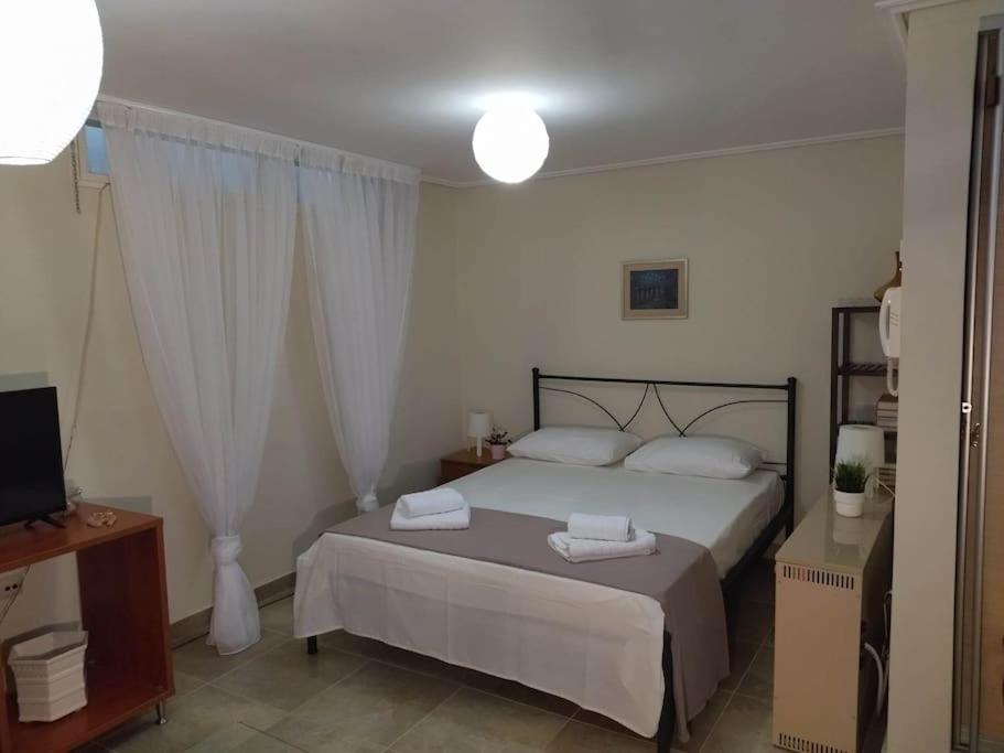 Kalamata Beach Maizonette Ground Floor And Semi-Basement With Yard ภายนอก รูปภาพ