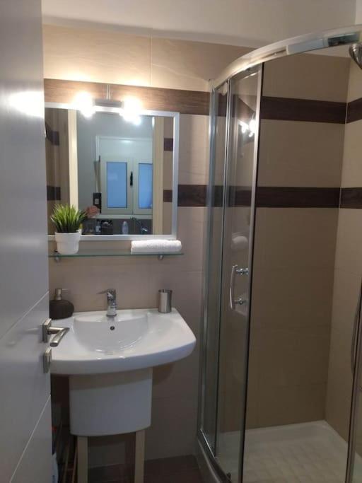 Kalamata Beach Maizonette Ground Floor And Semi-Basement With Yard ภายนอก รูปภาพ